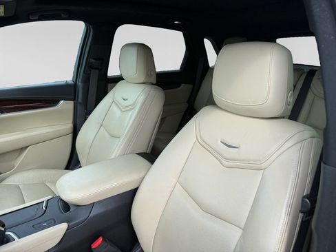 Used 2017 Cadillac XT5 Luxury w/ Driver Awareness Package FWD image 23