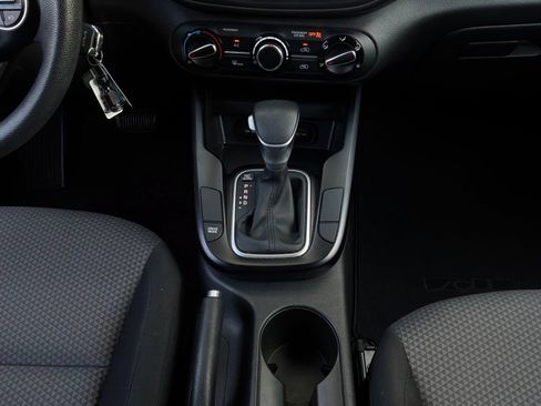 Used 2025 Kia Soul LX w/ LX Technology Package FWD image 12