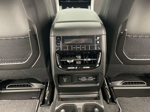 New 2025 Jeep Grand Cherokee L Limited w/ Black Appearance Package AWD/4WD image 27
