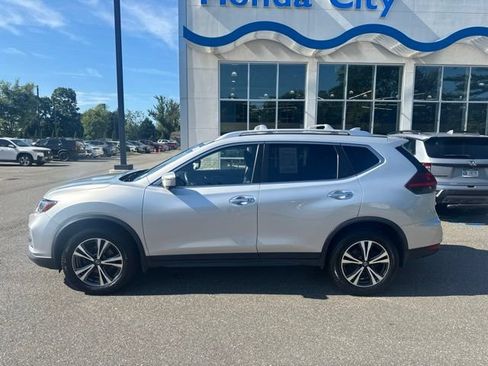 Used 2019 Nissan Rogue SV w/ Premium Package AWD/4WD image 5