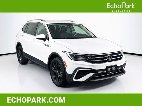 Used 2024 Volkswagen Tiguan SE image 1