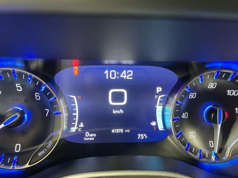 Used 2025 Chrysler Pacifica Select FWD image 17