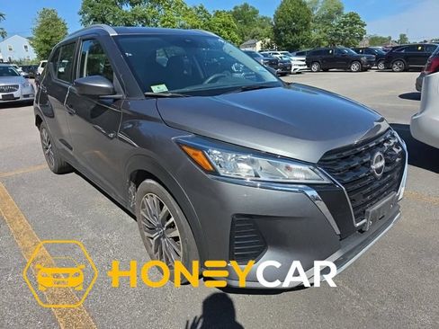 Used 2022 Nissan Kicks SV FWD image 1