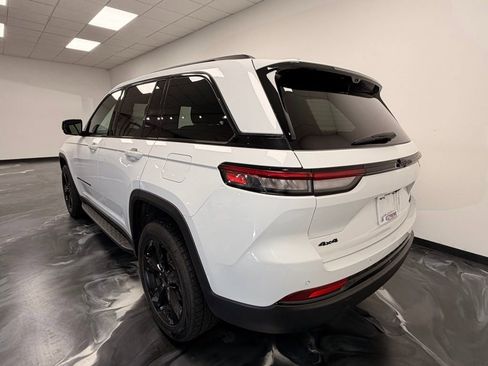 Used 2024 Jeep Grand Cherokee Limited w/ Luxury Tech Group II image 20