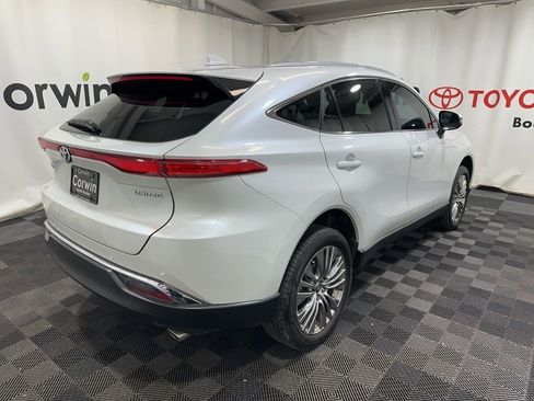 Used 2024 Toyota Venza Limited image 8