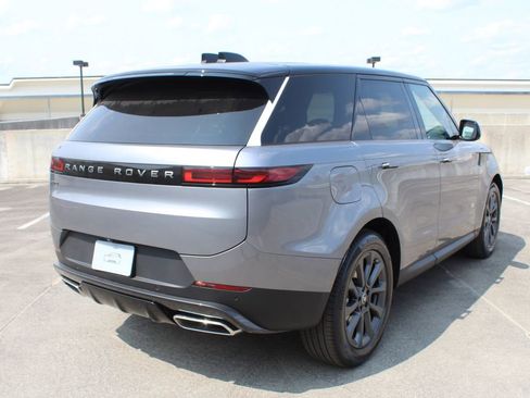 Used 2025 Land Rover Range Rover Sport SE image 2