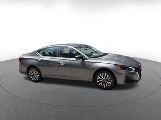Used 2025 Nissan Altima 2.5 SV FWD video 2