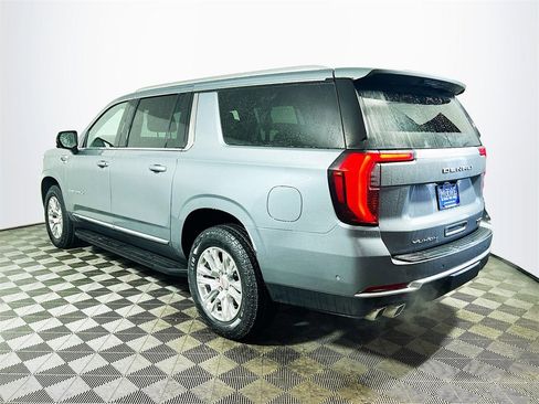 Used 2025 GMC Yukon XL Denali image 6
