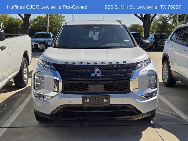 Used 2023 Mitsubishi Outlander SE Black Edition FWD image 2