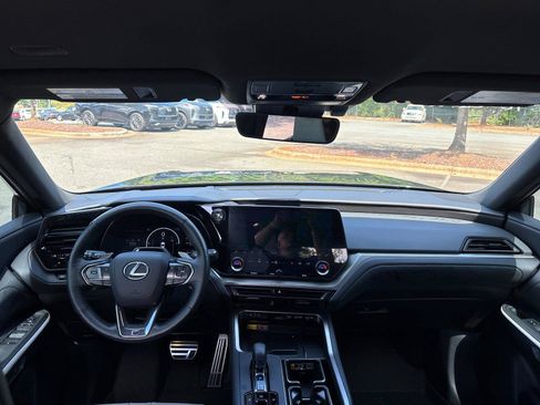 Used 2025 Lexus TX 500h AWD w/ Technology Package image 34