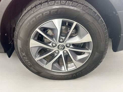 Used 2018 Toyota RAV4 XLE AWD/4WD image 11