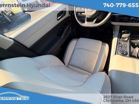 Used 2024 Nissan Pathfinder SL w/ Black Appearance Package AWD/4WD image 12