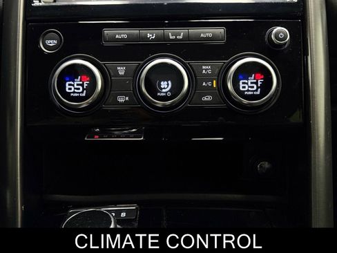 Used 2017 Land Rover Discovery HSE image 24