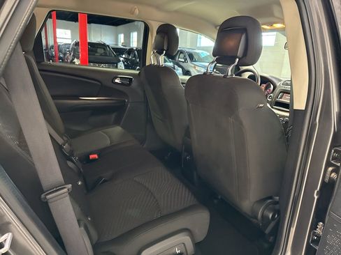 Used 2017 Dodge Journey SE image 30