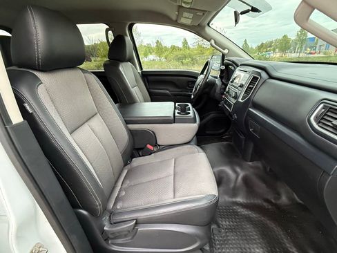 Used 2018 Nissan Titan S w/ GAWR Package AWD/4WD image 19