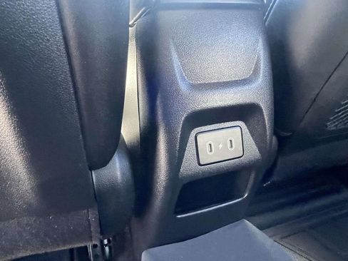 Used 2025 Hyundai Venue Limited image 13