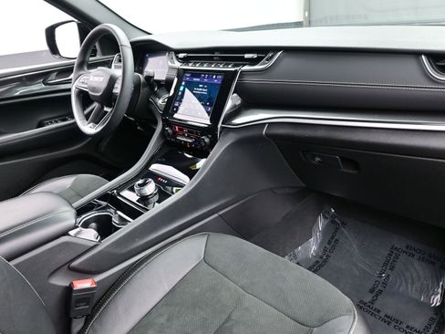 Used 2023 Jeep Grand Cherokee Altitude image 15