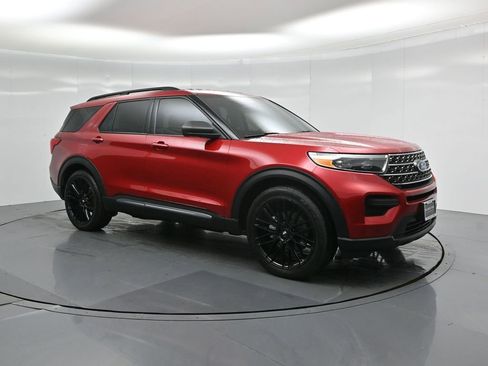 Used 2024 Ford Explorer XLT image 26
