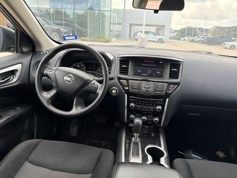 Used 2020 Nissan Pathfinder S FWD image 2