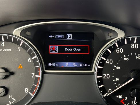 Used 2018 Nissan Pathfinder Platinum image 41