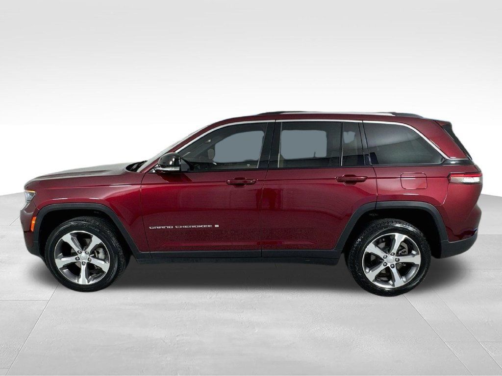 Used 2023 Jeep Grand Cherokee Limited RWD image 4