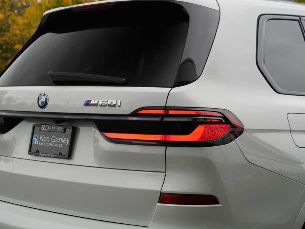 Used 2025 BMW X7 M60i w/ Executive Package AWD/4WD image 19
