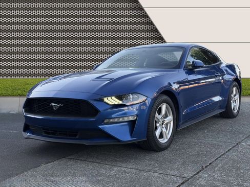 Used 2018 Ford Mustang Coupe image 3