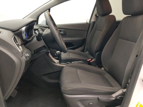 Used 2020 Chevrolet Trax LT FWD image 17