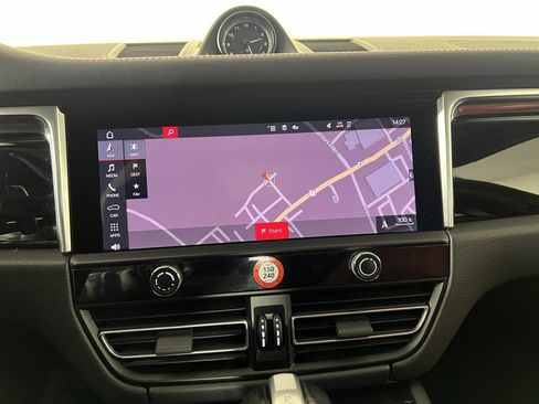 Certified 2023 Porsche Macan S image 34