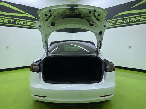 Used 2020 Tesla Model 3 Standard Range Plus image 9