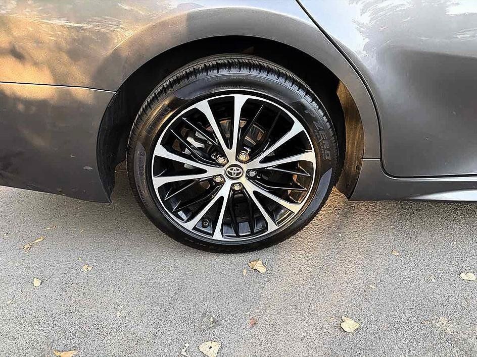 Used 2019 Toyota Camry SE FWD image 15