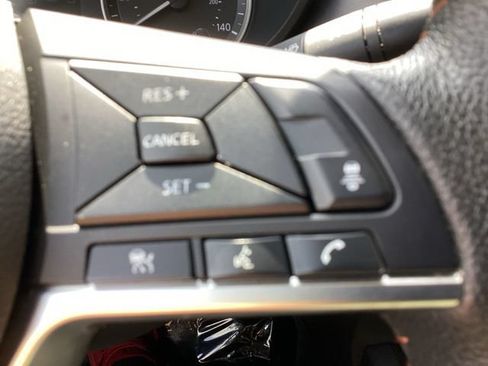 Used 2024 Nissan Versa SR FWD image 8