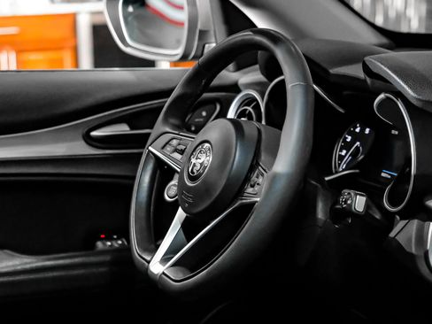 Used 2018 Alfa Romeo Stelvio Ti AWD/4WD image 16