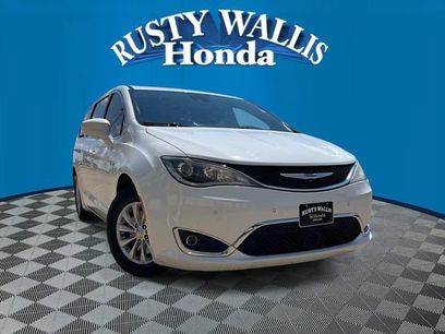 Used 2020 Chrysler Pacifica Touring w/ Advanced Safetytec Group