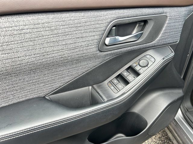 Used 2023 Nissan Rogue SV AWD/4WD image 27