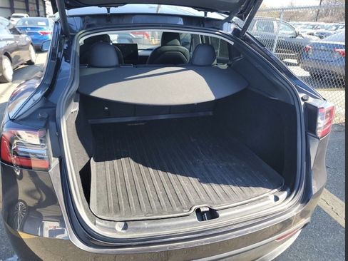 Used 2024 Tesla Model Y Long Range image 8