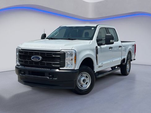 Used 2025 Ford F250 XL AWD/4WD image 2