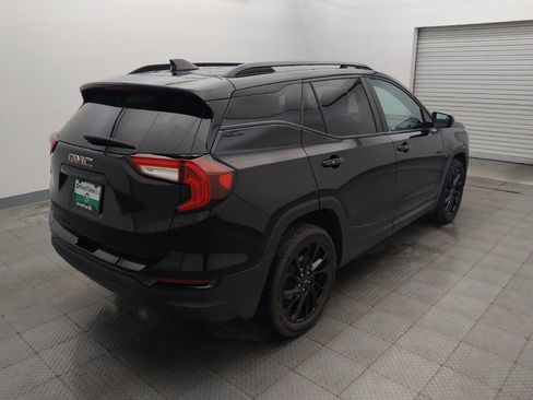 Used 2024 GMC Terrain SLE w/ Driver Convenience Package FWD image 9