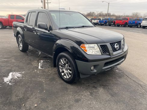 Used 2012 Nissan Frontier SV w/ Sport Appearance Pkg image 3
