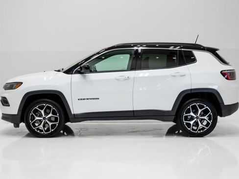 Used 2025 Jeep Compass Limited AWD/4WD image 31