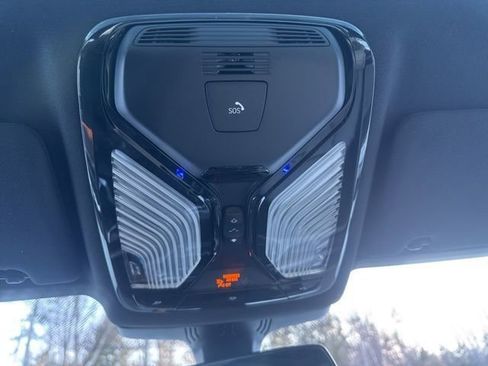 Used 2022 BMW 540i xDrive w/ Premium Package image 40