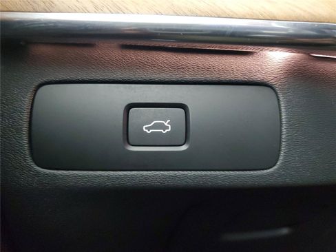 Certified 2024 Volvo XC90 B6 Plus w/ Protection Package Premier AWD/4WD image 35