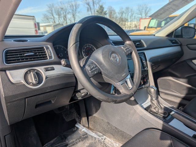 Used 2013 Volkswagen Passat 2.5 SE FWD image 8