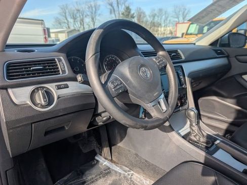 Used 2013 Volkswagen Passat 2.5 SE image 8