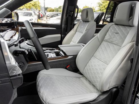 Used 2026 Cadillac Escalade ESV Platinum Sport w/ LPO, Floor Liner Package image 20