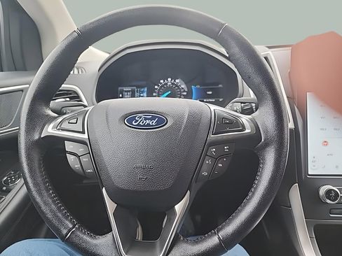 Used 2023 Ford Edge SEL image 18