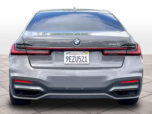 Used 2022 BMW 740i w/ M Sport Package RWD image 6
