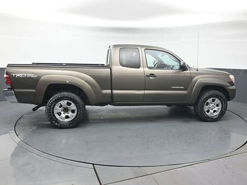 Used 2013 Toyota Tacoma 4x4 Access Cab V6 w/ TRD Off-Road Pkg image 6