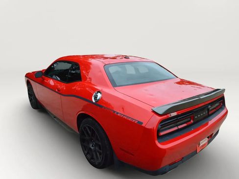 Used 2015 Dodge Challenger SXT w/ Driver Convenience Group RWD image 6