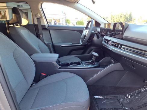 Used 2025 Kia K4 LXS image 10